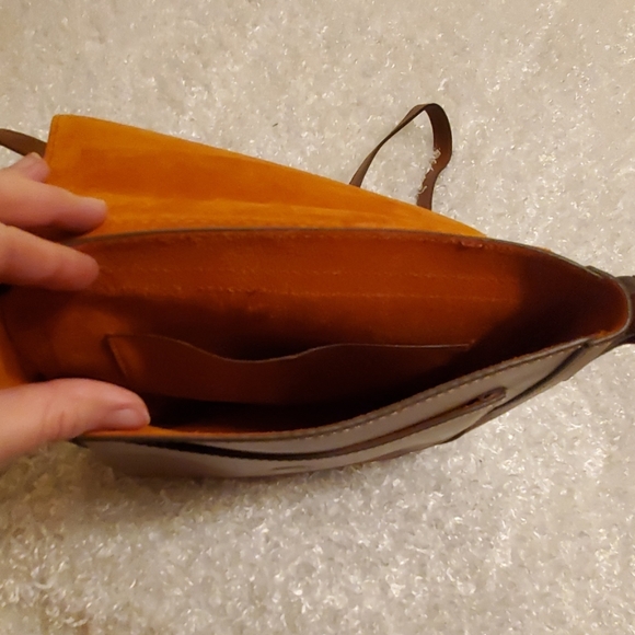 🏵Leather Frye Cognac Crossbody Bag🏵 - Picture 5 of 8